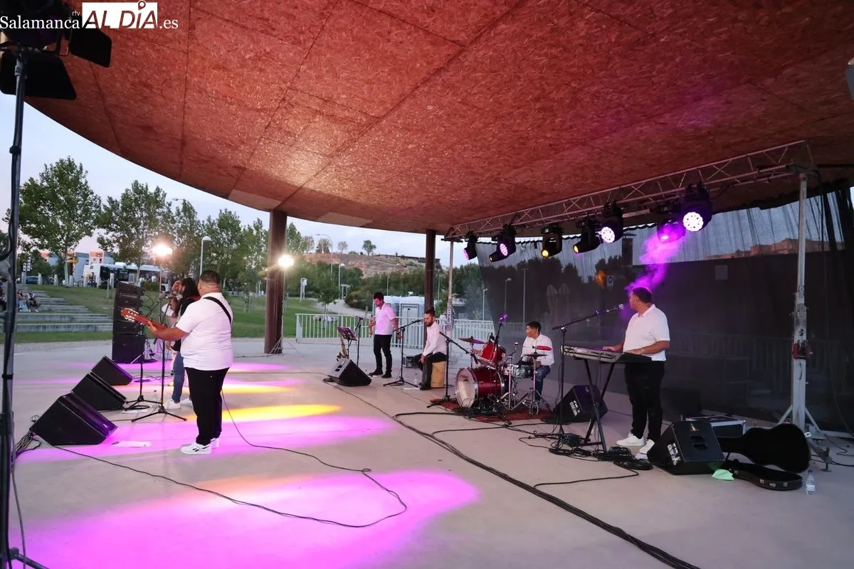 Diego Jiménez triunfa en casa, en Salamanca, con su fusión de flamenco, pop y salsa