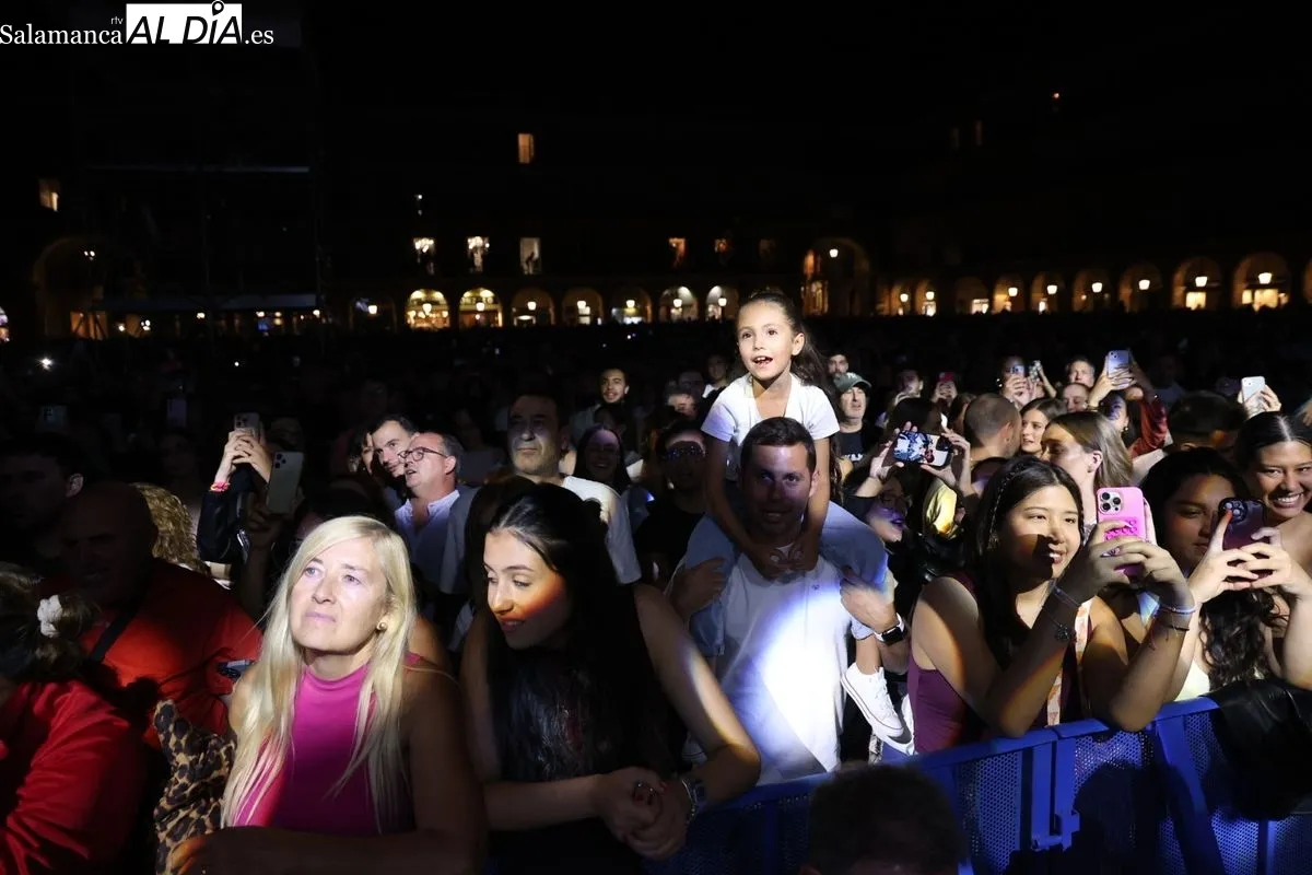 Concierto de Marta Santos en la Plaza Mayor de Salamanca. Foto de David Sañudo