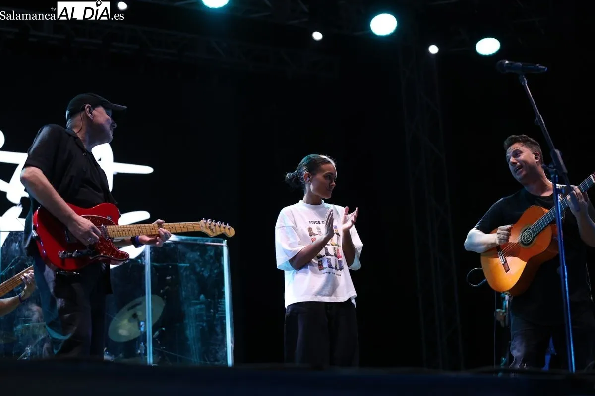 Concierto de Marta Santos en la Plaza Mayor de Salamanca. Foto de David Sañudo