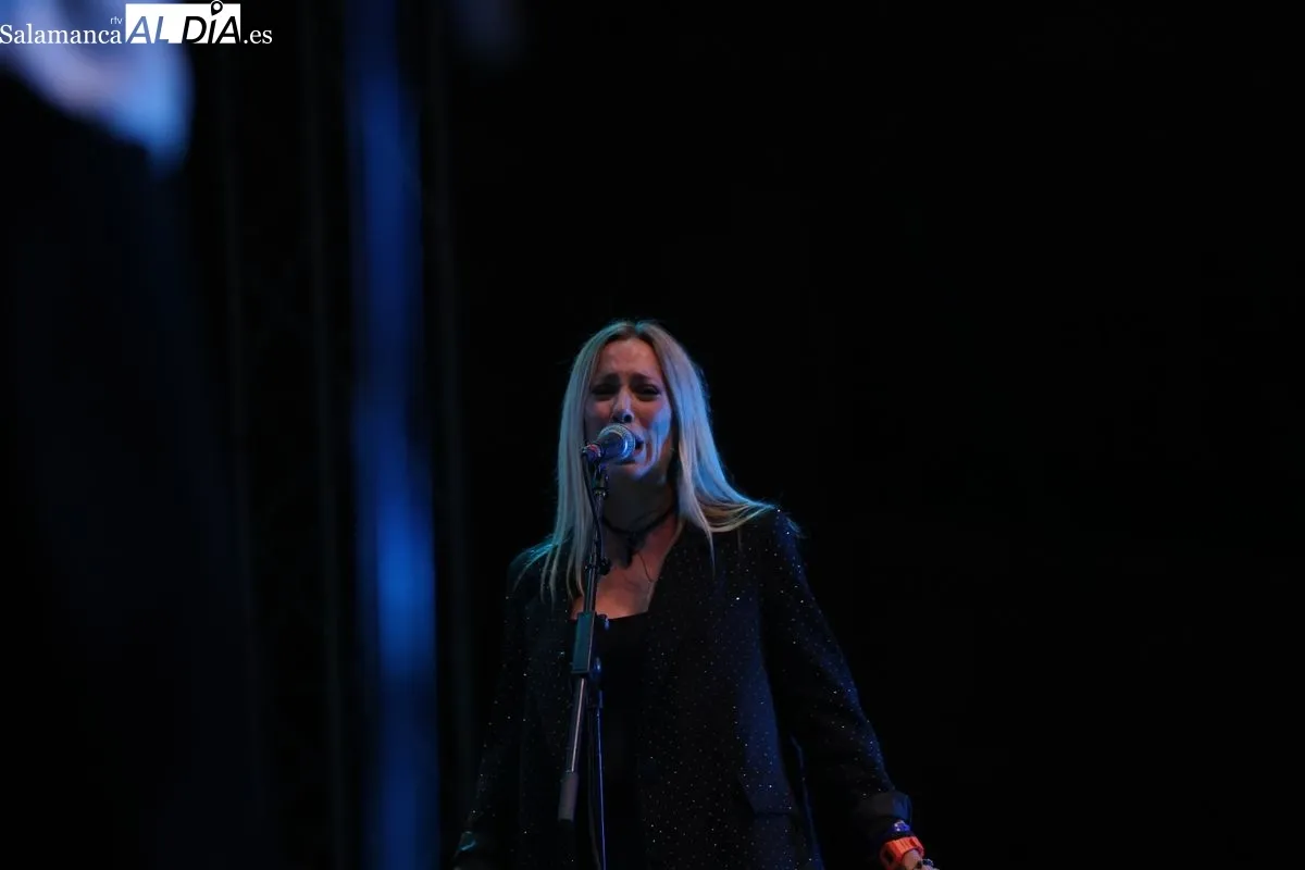 Concierto de Marta Santos en la Plaza Mayor de Salamanca. Foto de David Sañudo
