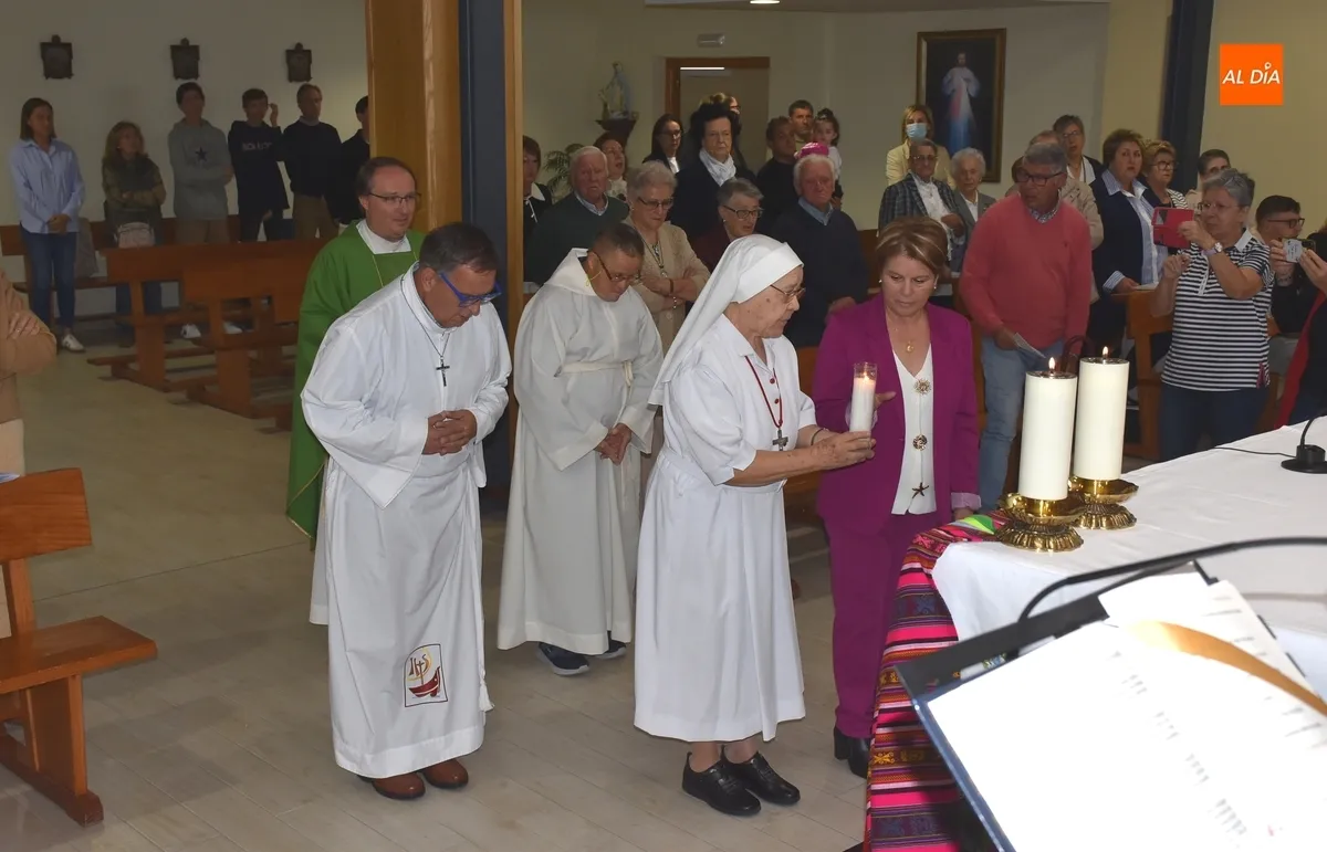 Foto 4 - Teresa Herrero celebra sus 60 a&ntilde;os como comboniana arropada por los fieles de El Salvador