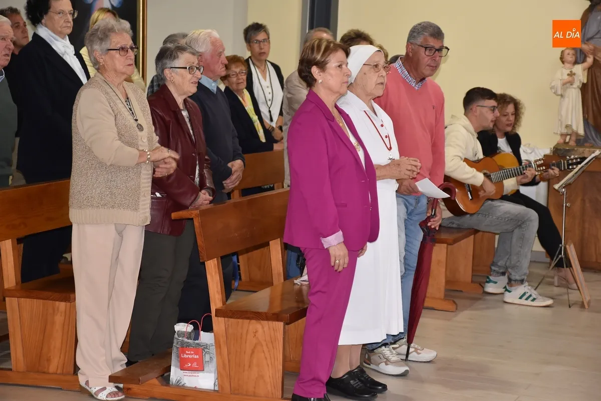 Foto 5 - Teresa Herrero celebra sus 60 a&ntilde;os como comboniana arropada por los fieles de El Salvador