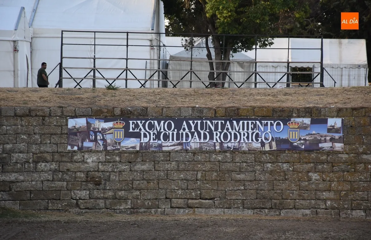 Foto 3 - Ultimados la pista de arena de la Plaza Mayor y el cuadrilongo del foso