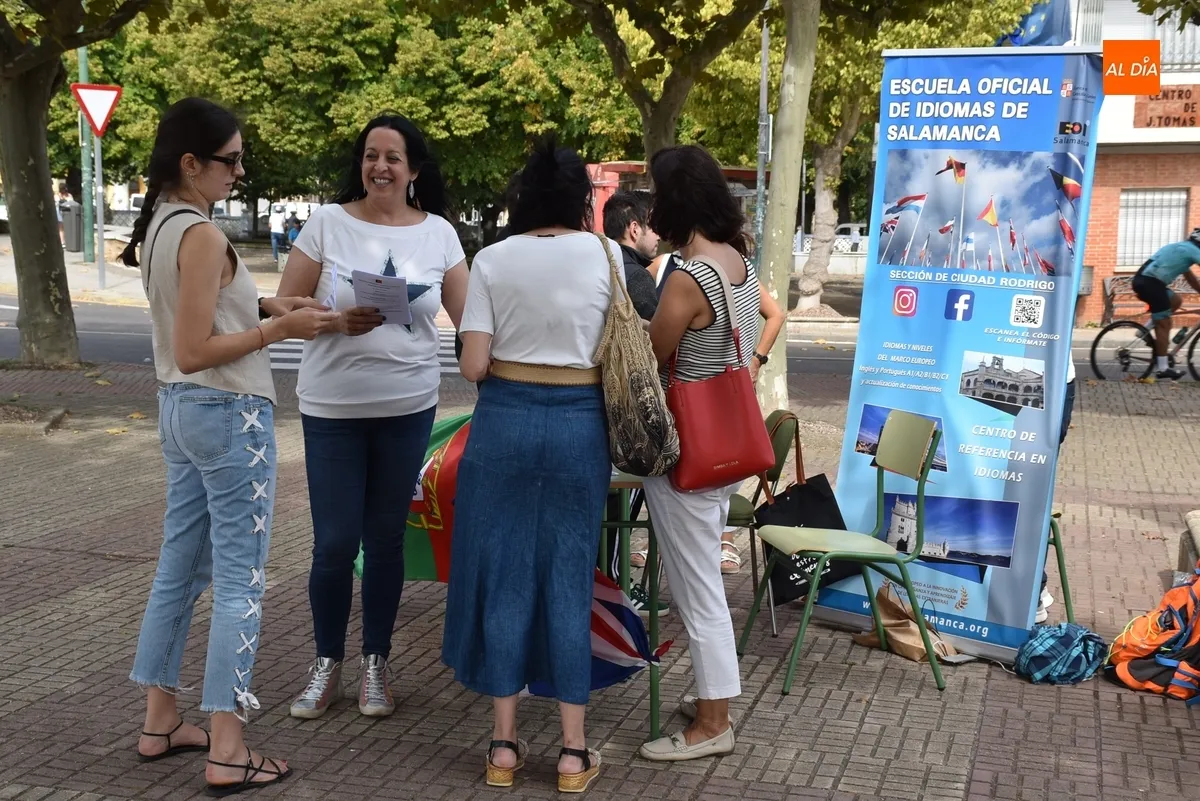 Foto 4 - La EOI promociona en la calle sus ense&ntilde;anzas, incluida la opci&oacute;n de &lsquo;refresco&rsquo; sin ex&aacute;menes