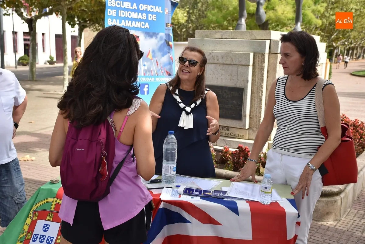 Foto 3 - La EOI promociona en la calle sus ense&ntilde;anzas, incluida la opci&oacute;n de &lsquo;refresco&rsquo; sin ex&aacute;menes
