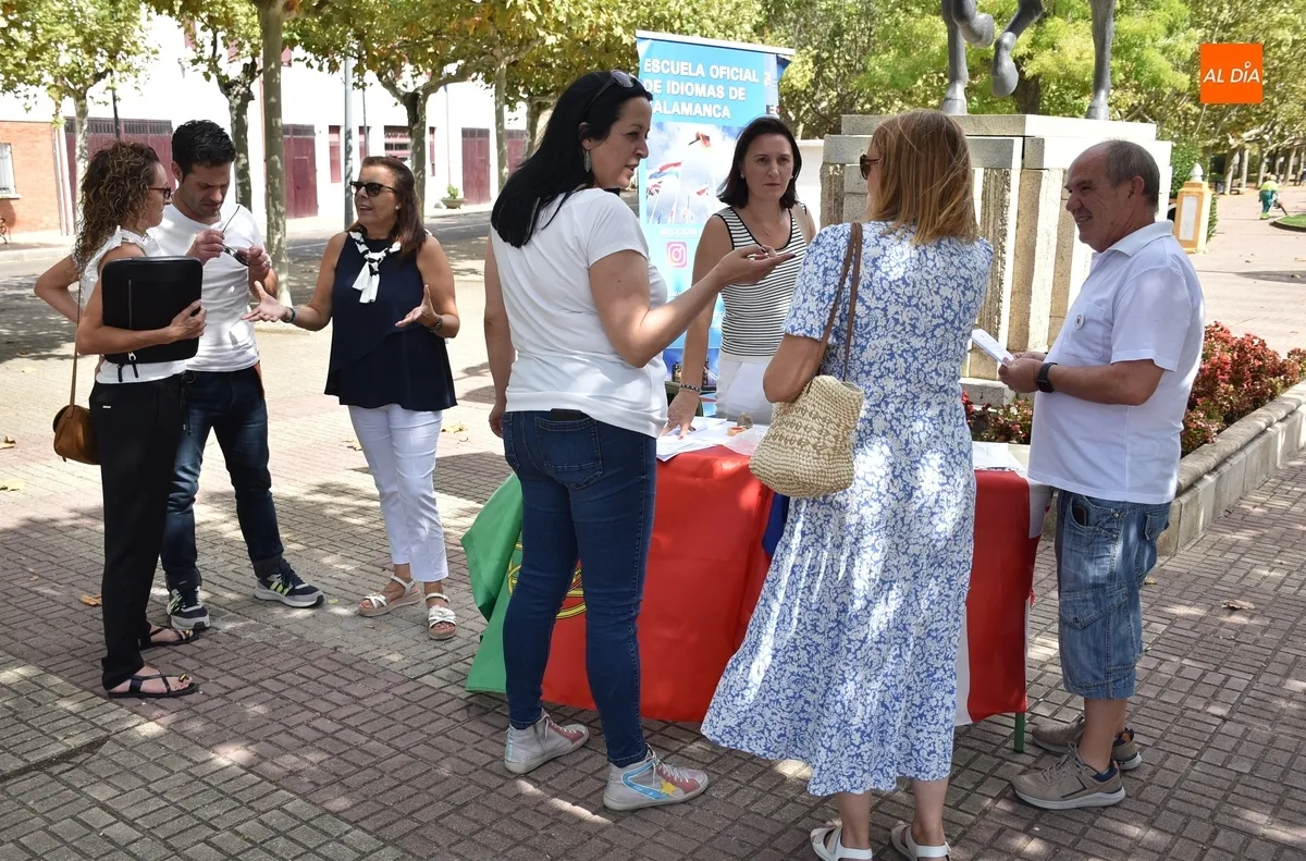 Foto 2 - La EOI promociona en la calle sus ense&ntilde;anzas, incluida la opci&oacute;n de &lsquo;refresco&rsquo; sin ex&aacute;menes