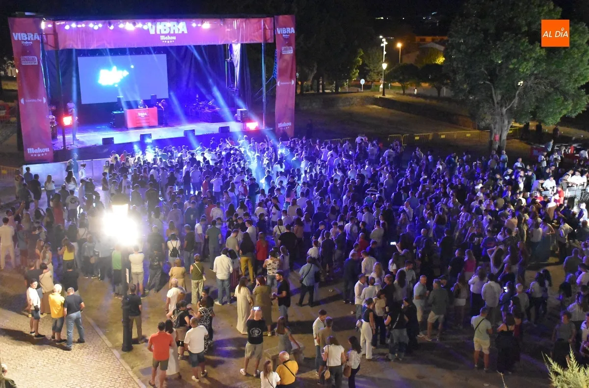 Foto 4 - P&uacute;blico de todas las edades vibra con DJ Nano en la cita del Sonorama Ribera en Ciudad Rodrigo