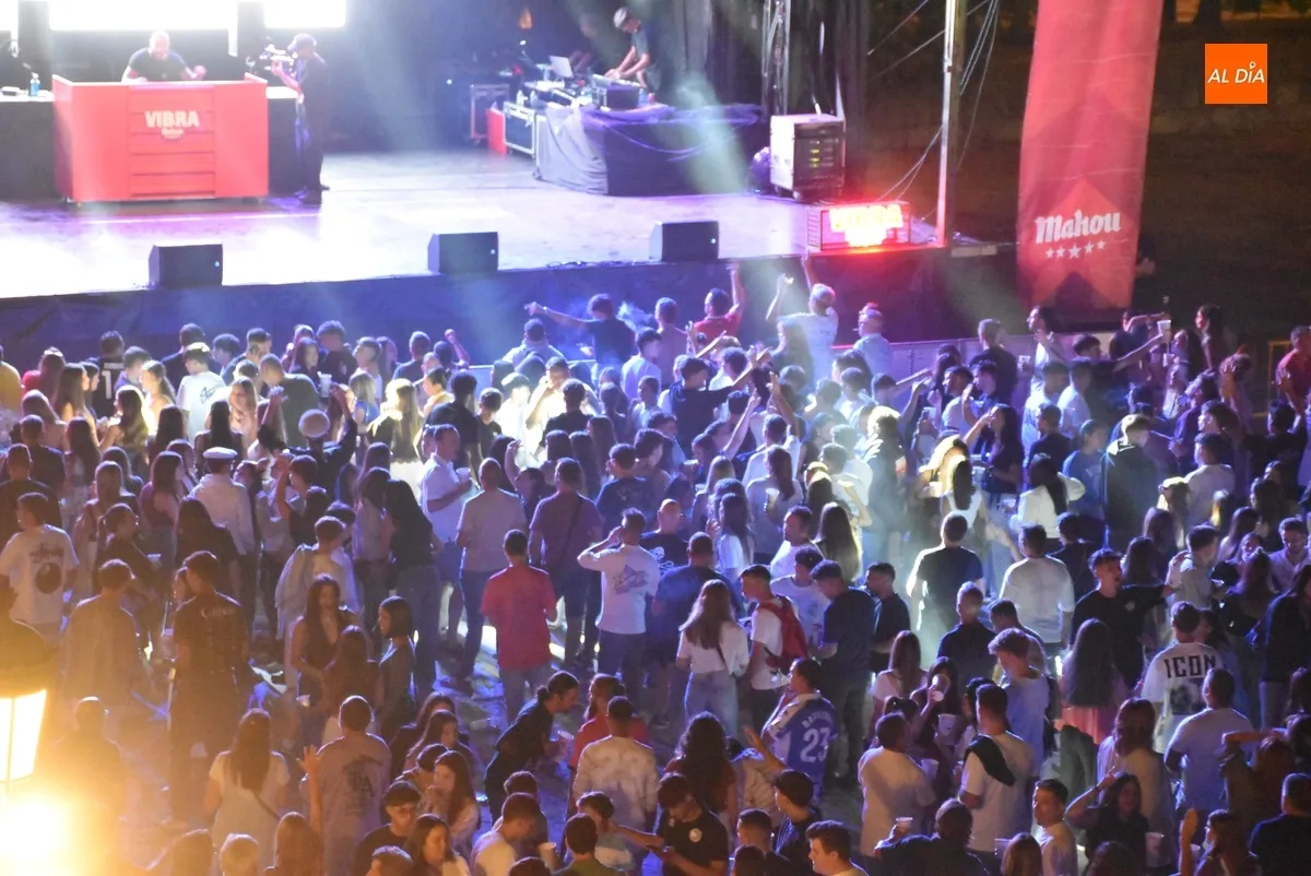 Foto 5 - P&uacute;blico de todas las edades vibra con DJ Nano en la cita del Sonorama Ribera en Ciudad Rodrigo