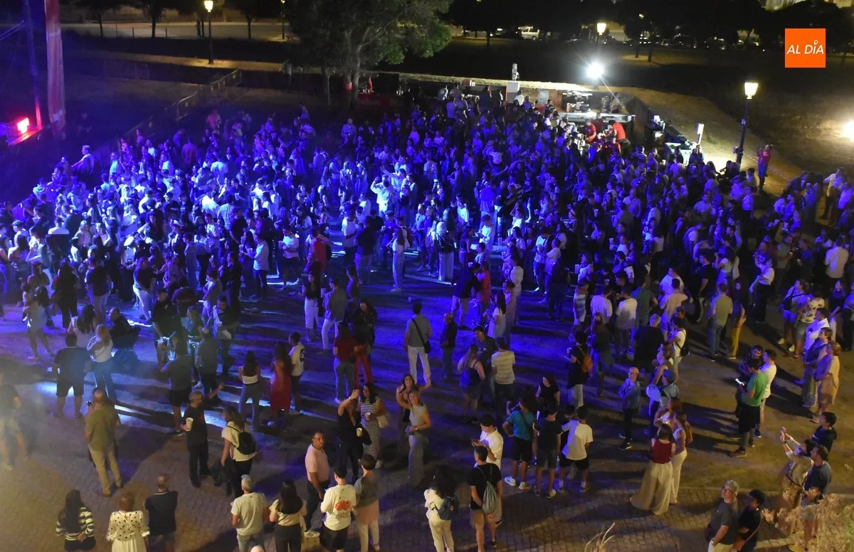 Foto 8 - P&uacute;blico de todas las edades vibra con DJ Nano en la cita del Sonorama Ribera en Ciudad Rodrigo