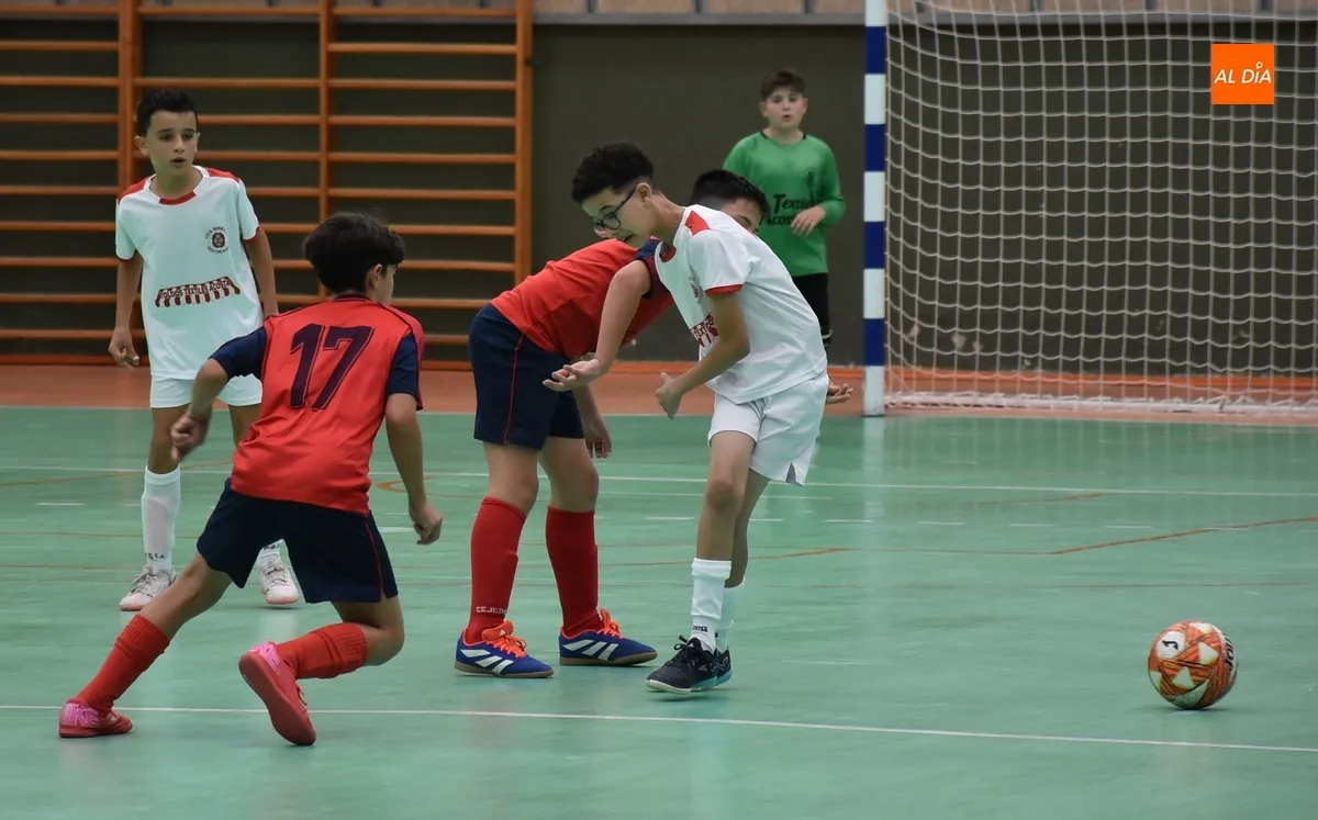 Foto 2 - Los alevines del III Columnas debutan con un igualado derby que se decant&oacute; a favor del equipo A
