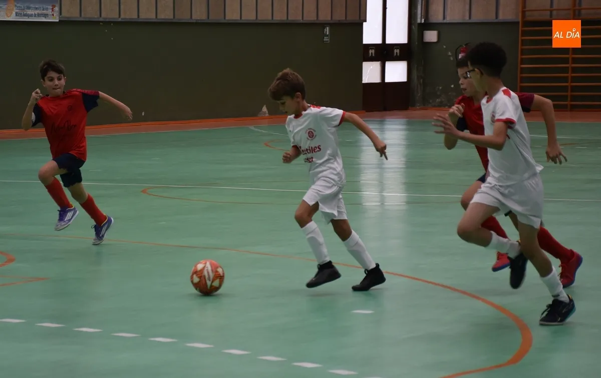 Foto 3 - Los alevines del III Columnas debutan con un igualado derby que se decant&oacute; a favor del equipo A