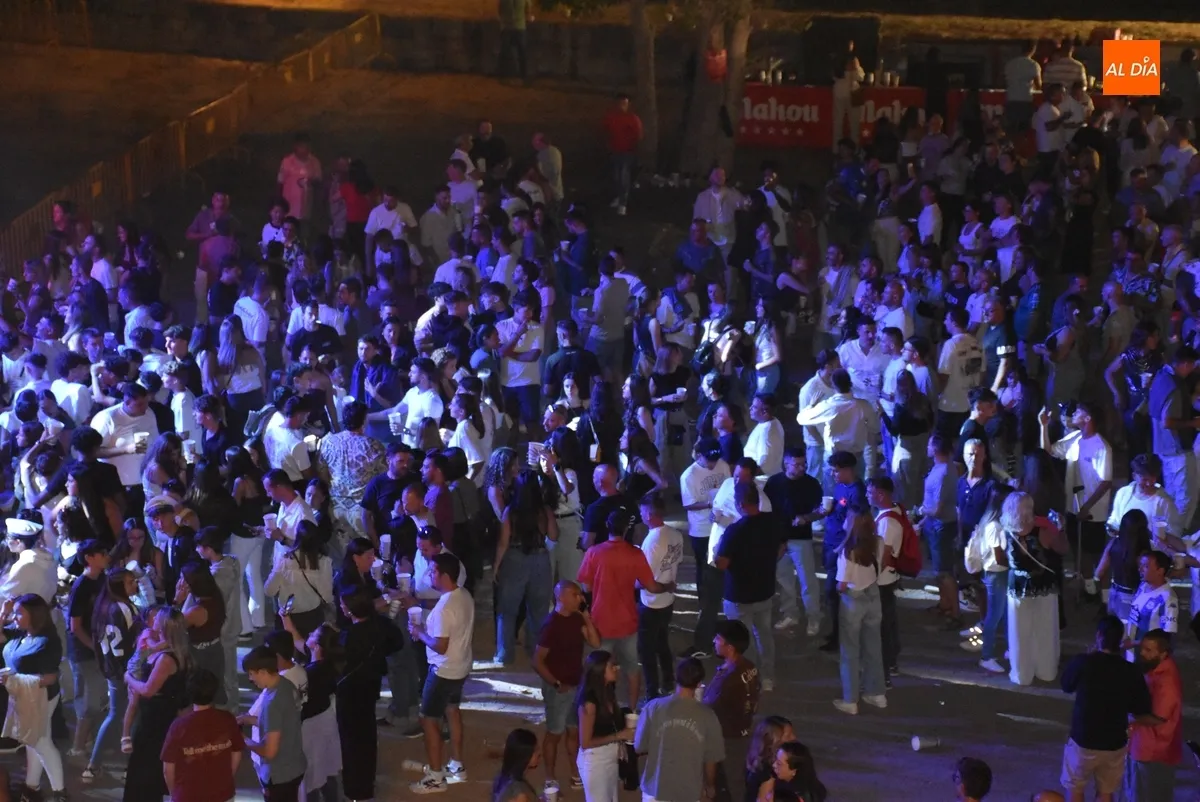 Foto 9 - P&uacute;blico de todas las edades vibra con DJ Nano en la cita del Sonorama Ribera en Ciudad Rodrigo