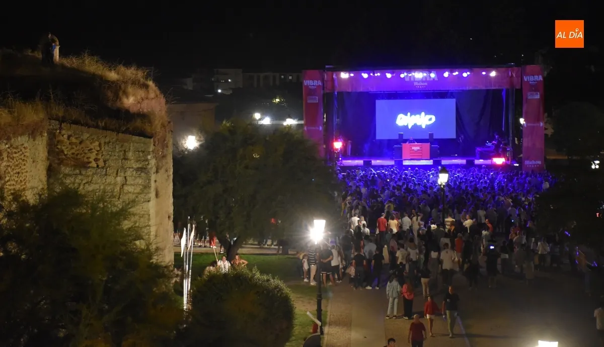 Foto 11 - P&uacute;blico de todas las edades vibra con DJ Nano en la cita del Sonorama Ribera en Ciudad Rodrigo