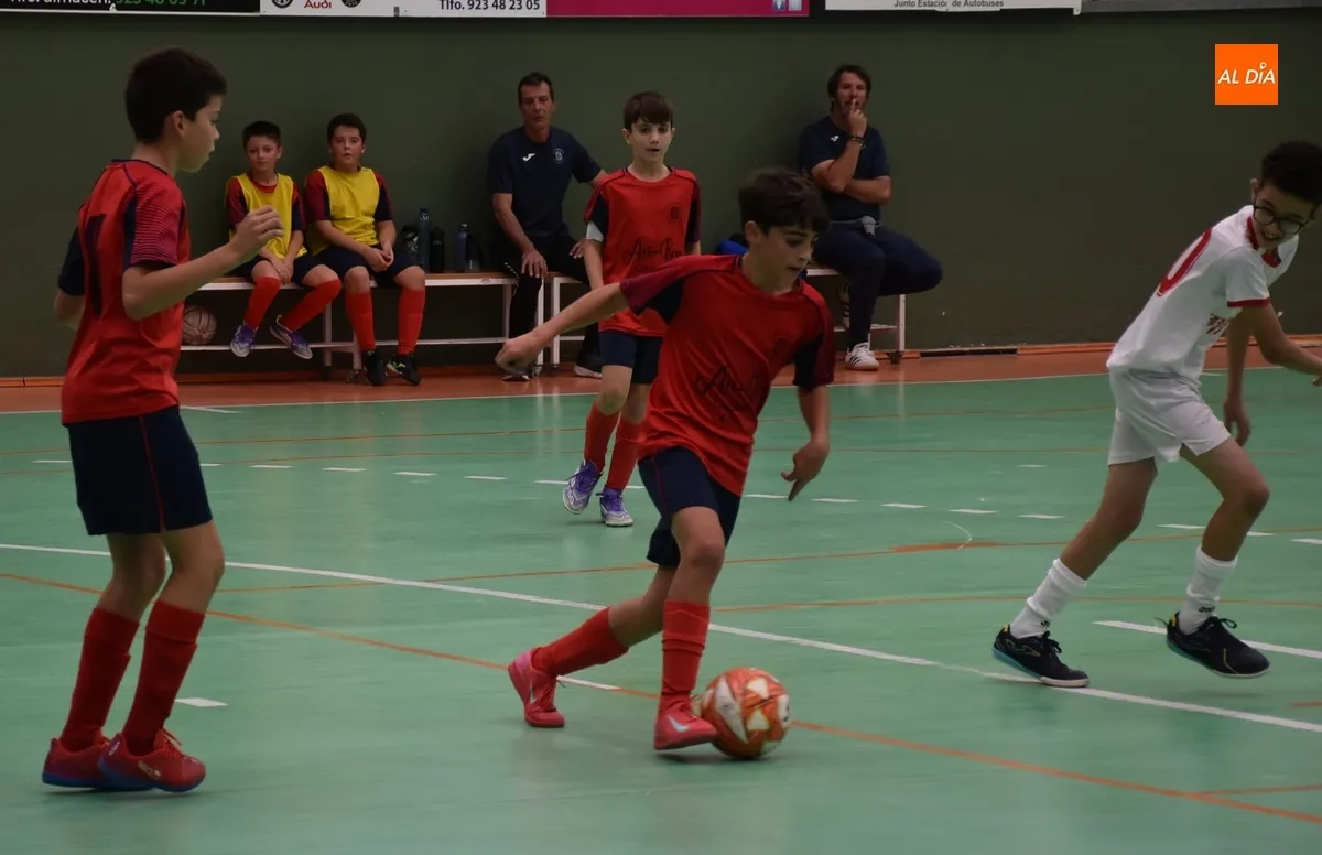 Foto 4 - Los alevines del III Columnas debutan con un igualado derby que se decant&oacute; a favor del equipo A