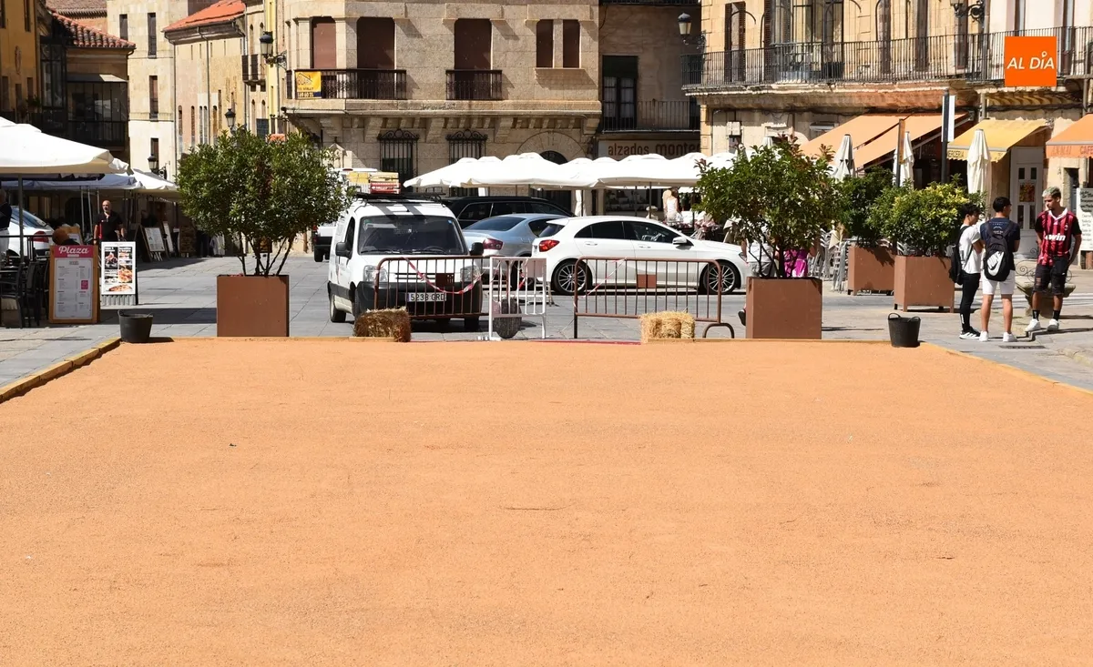 Foto 4 - Ultimados la pista de arena de la Plaza Mayor y el cuadrilongo del foso