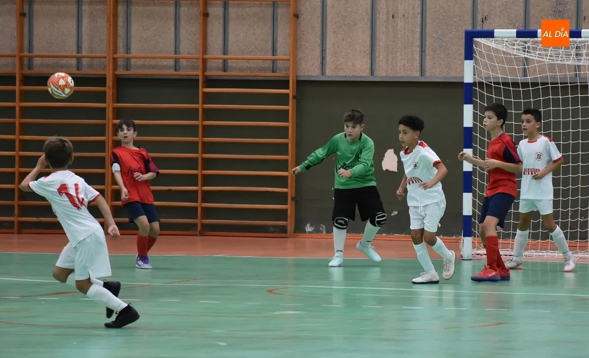 Foto 6 - Los alevines del III Columnas debutan con un igualado derby que se decant&oacute; a favor del equipo A