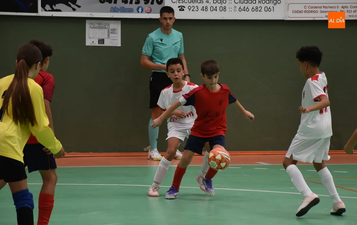 Foto 7 - Los alevines del III Columnas debutan con un igualado derby que se decant&oacute; a favor del equipo A