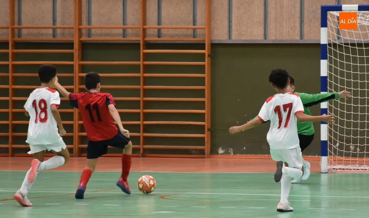 Foto 9 - Los alevines del III Columnas debutan con un igualado derby que se decant&oacute; a favor del equipo A