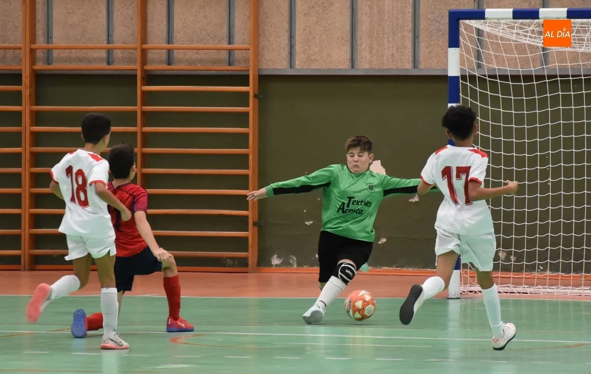 Foto 10 - Los alevines del III Columnas debutan con un igualado derby que se decant&oacute; a favor del equipo A