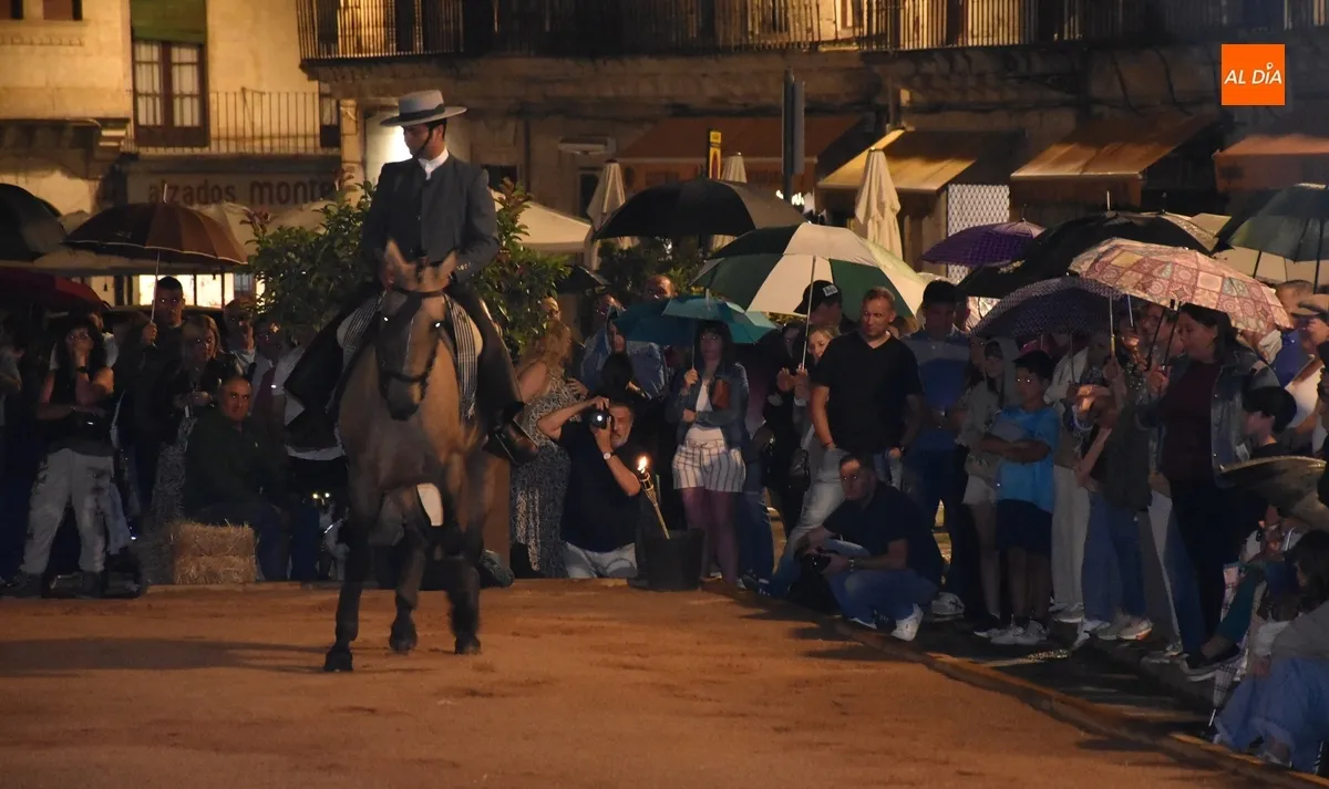 Foto 4 - El cielo respeta la m&uacute;ltiple apertura de la Feria del Caballo tras una tarde pasada por agua