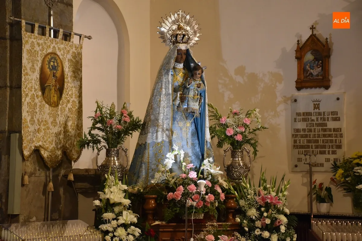Foto 3 - Unas 80 fieles abren con el Rosario de la Aurora el d&iacute;a grande de la Virgen de la Pe&ntilde;a