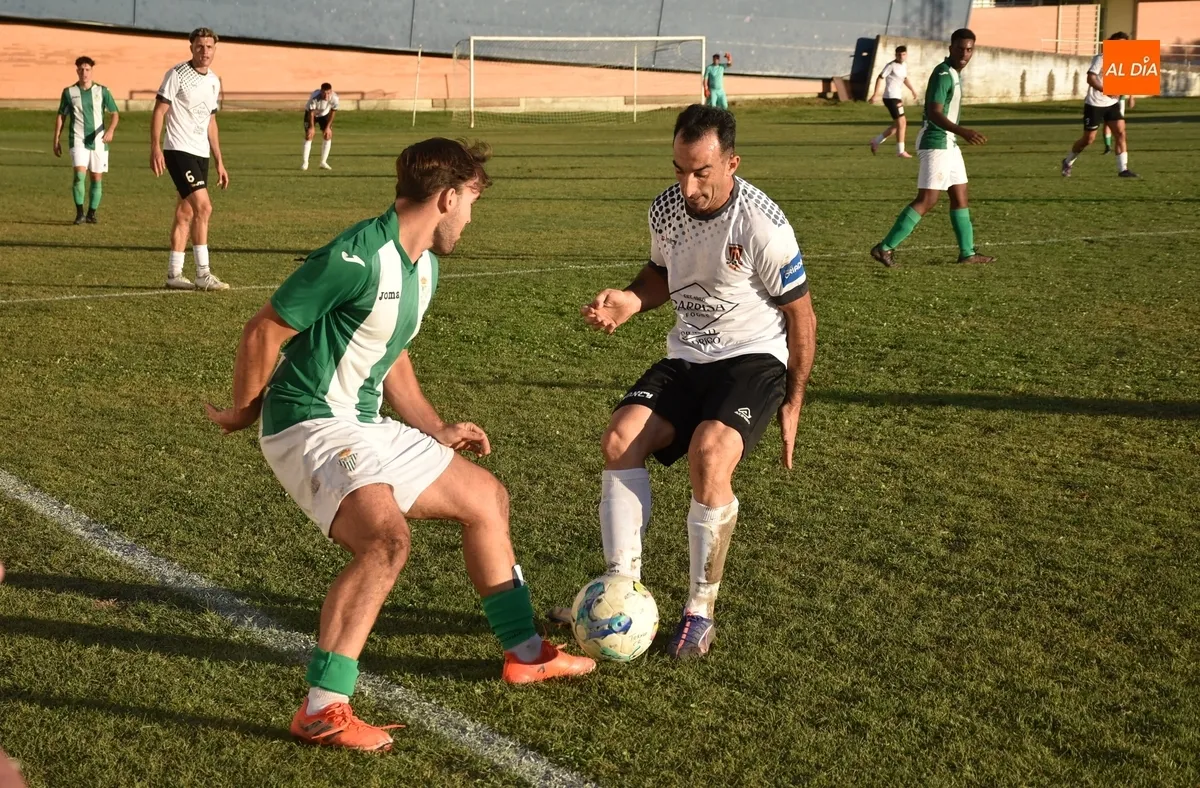 Foto 6 - Un nuevo golazo de Sergi da la victoria al Ciudad Rodrigo ante el copero Betis de sus ex