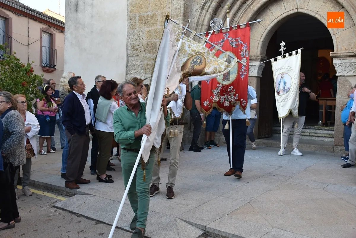 Foto 2 - La Virgen Negra de Ciudad Rodrigo recorre las calles en una &aacute;gil y multitudinaria procesi&oacute;n