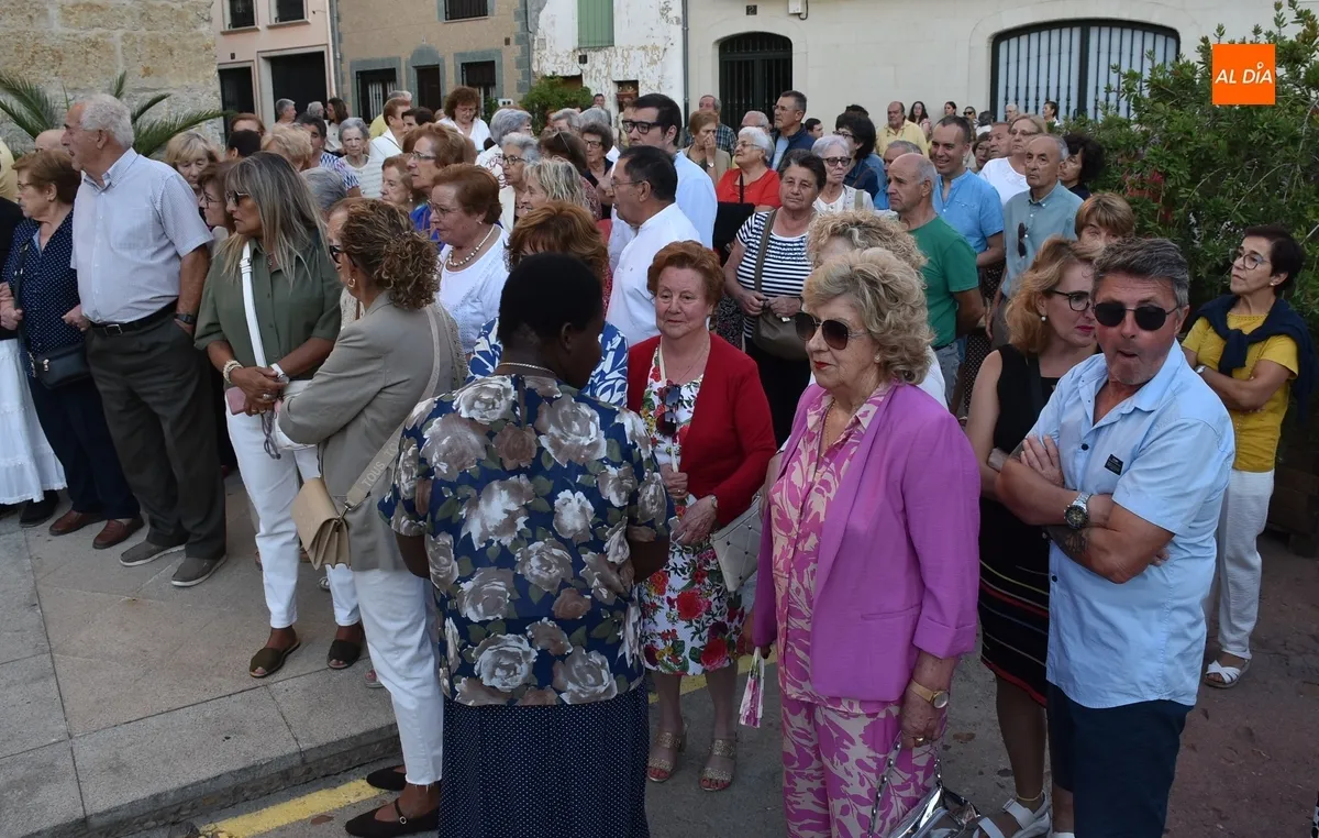 Foto 3 - La Virgen Negra de Ciudad Rodrigo recorre las calles en una &aacute;gil y multitudinaria procesi&oacute;n