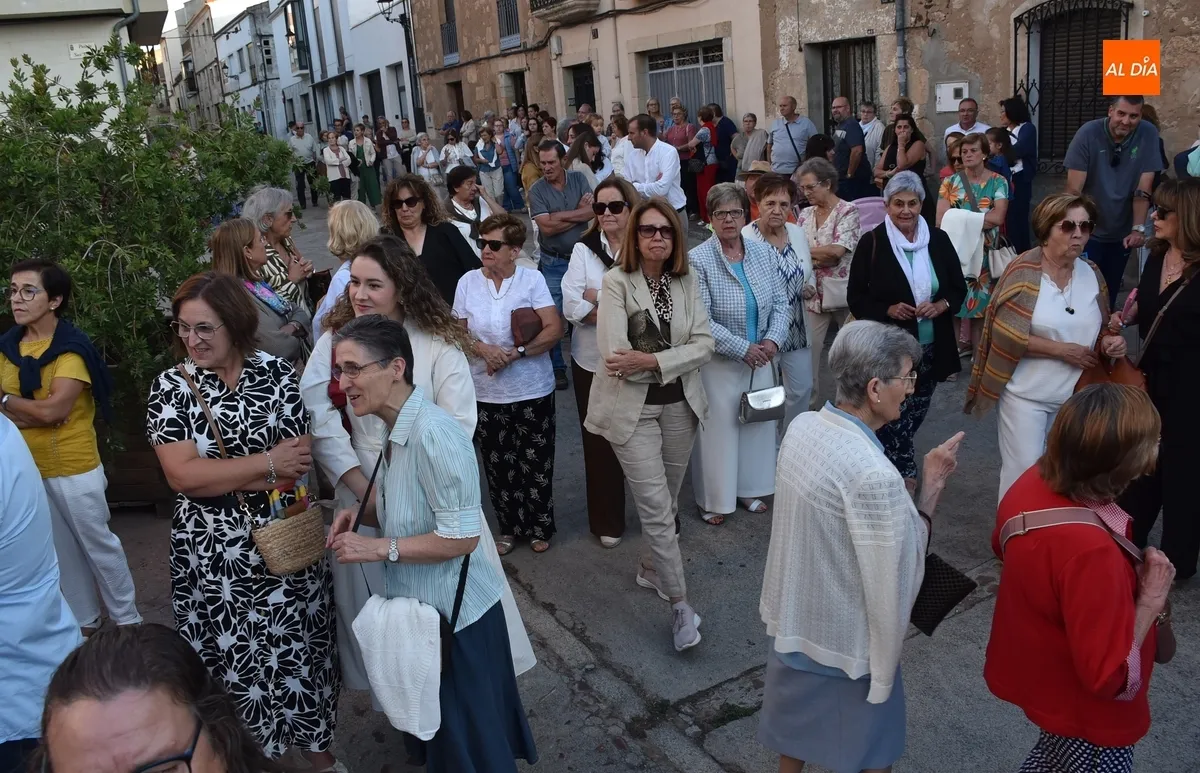 Foto 4 - La Virgen Negra de Ciudad Rodrigo recorre las calles en una &aacute;gil y multitudinaria procesi&oacute;n