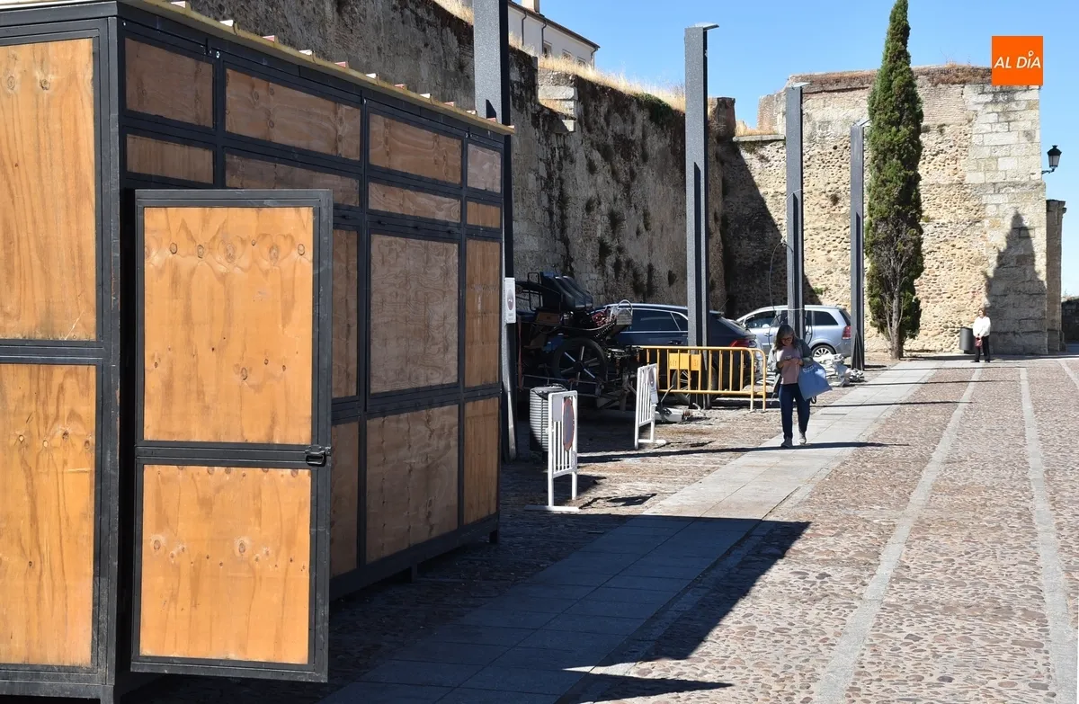 Foto 2 - Los veh&iacute;culos vuelven a la parte superior de la Plaza y al Registro tras su ef&iacute;mera ausencia