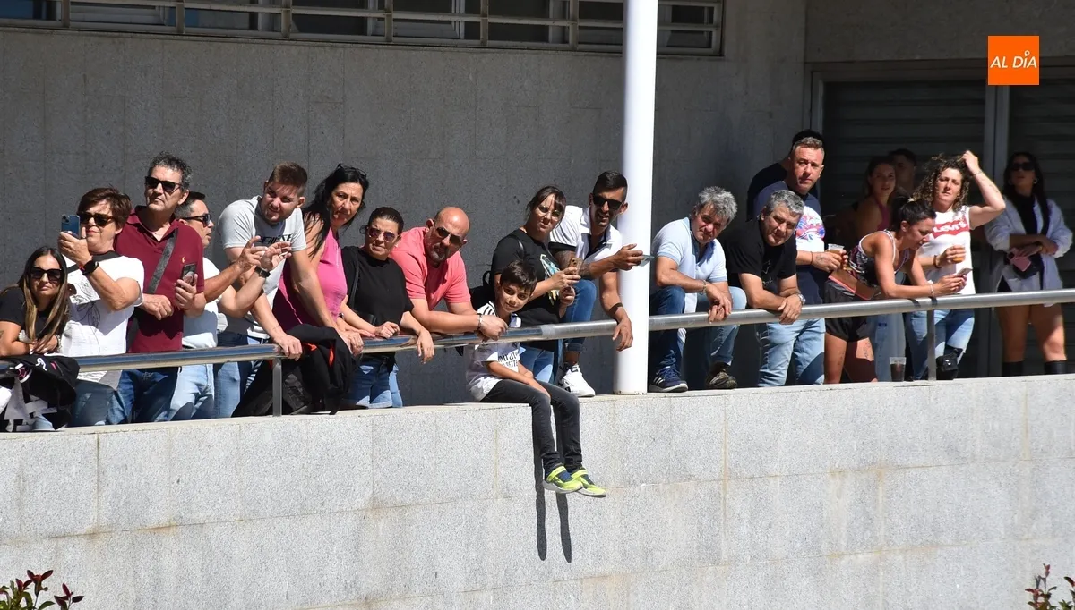 Foto 4 - El gran Caj&oacute; triunfa entre los mirobrigenses con sus habilidades sobre ruedas