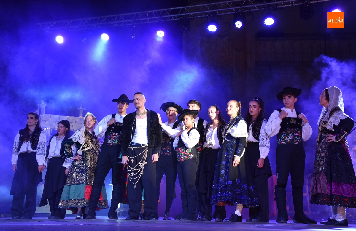 Disponible un vídeo que rememora ‘La Primera Cena Charra’ que estreno Lemus en la Plaza Mayor