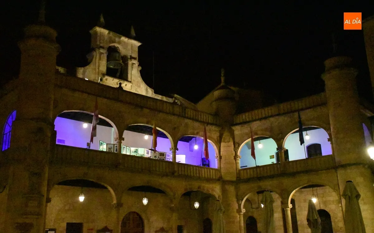 Foto 6 - Ciudad Rodrigo se ilumina de verde y azul por el D&iacute;a Mundial de la Retina