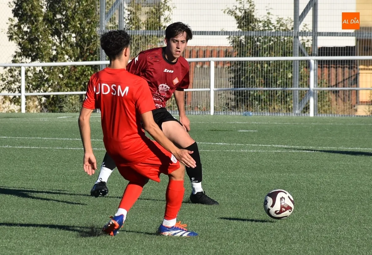 Foto 4 - La UD Mirobrigense disputa sus primeros minutos de preparaci&oacute;n ante el Santa Marta B