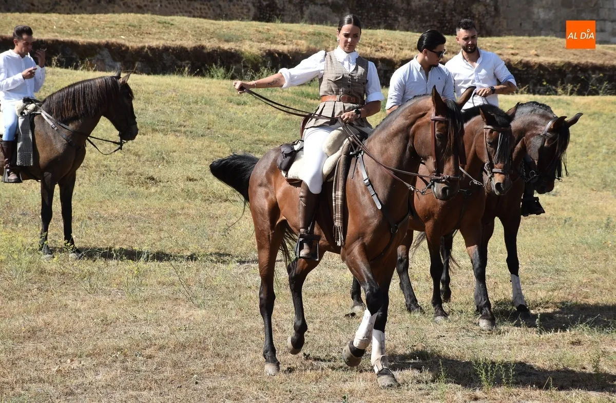 Foto 8 - Los caballistas vuelven a vadear el &Aacute;gueda tres a&ntilde;os despu&eacute;s en la calurosa ma&ntilde;ana sabatina de Feria