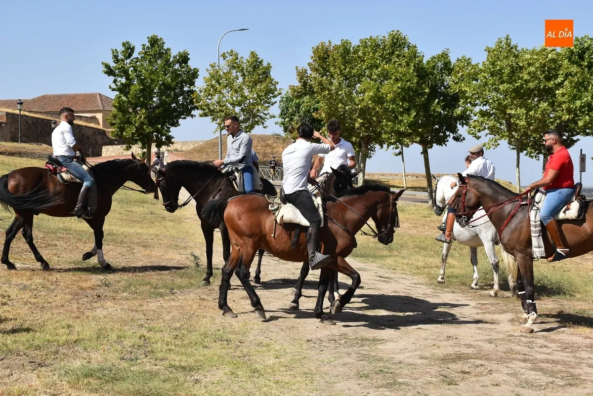 Foto 9 - Los caballistas vuelven a vadear el &Aacute;gueda tres a&ntilde;os despu&eacute;s en la calurosa ma&ntilde;ana sabatina de Feria