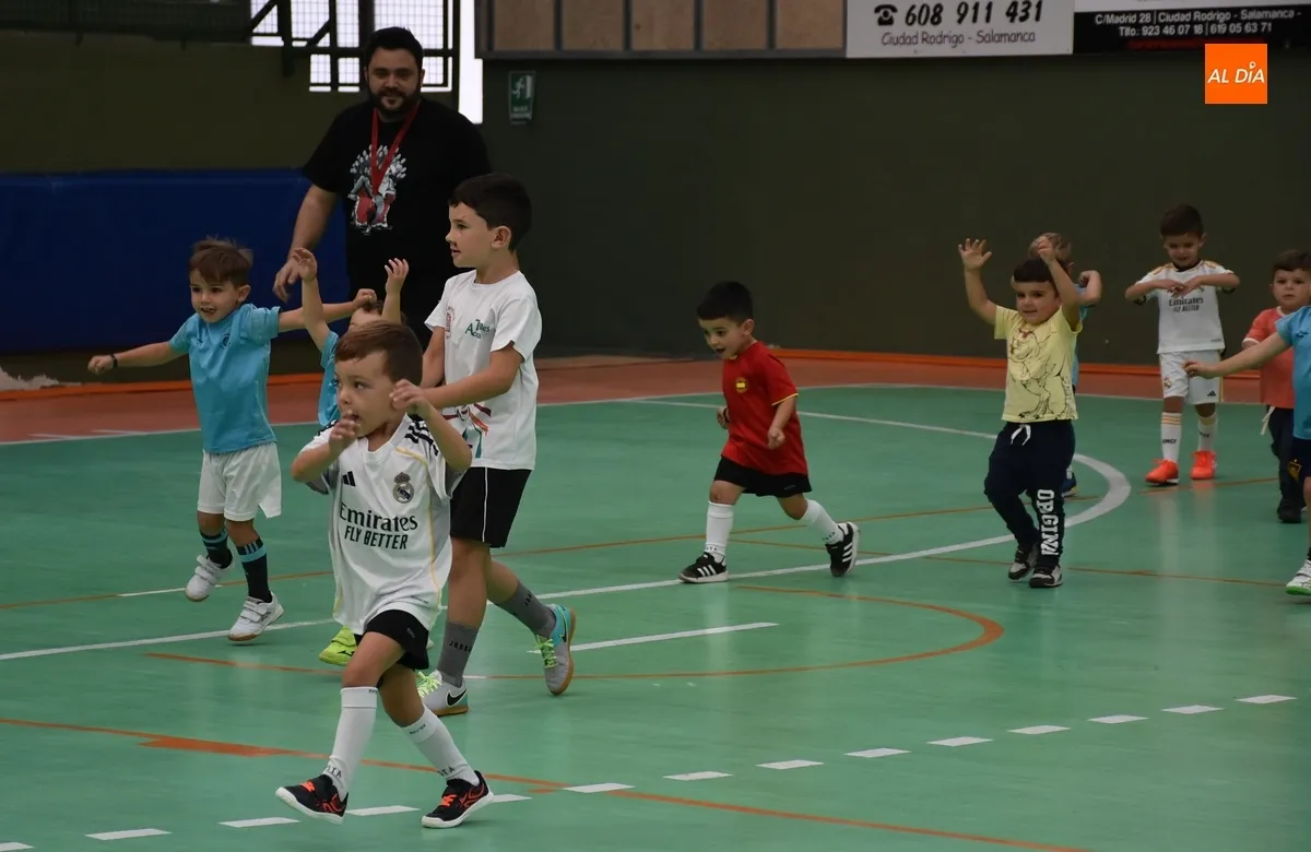 Foto 3 - El III Columnas abre una temporada m&aacute;s su Escuela de F&uacute;tbol Sala