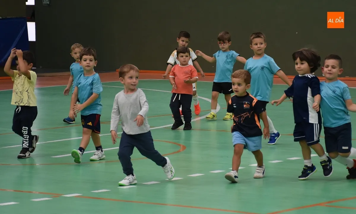 Foto 4 - El III Columnas abre una temporada m&aacute;s su Escuela de F&uacute;tbol Sala