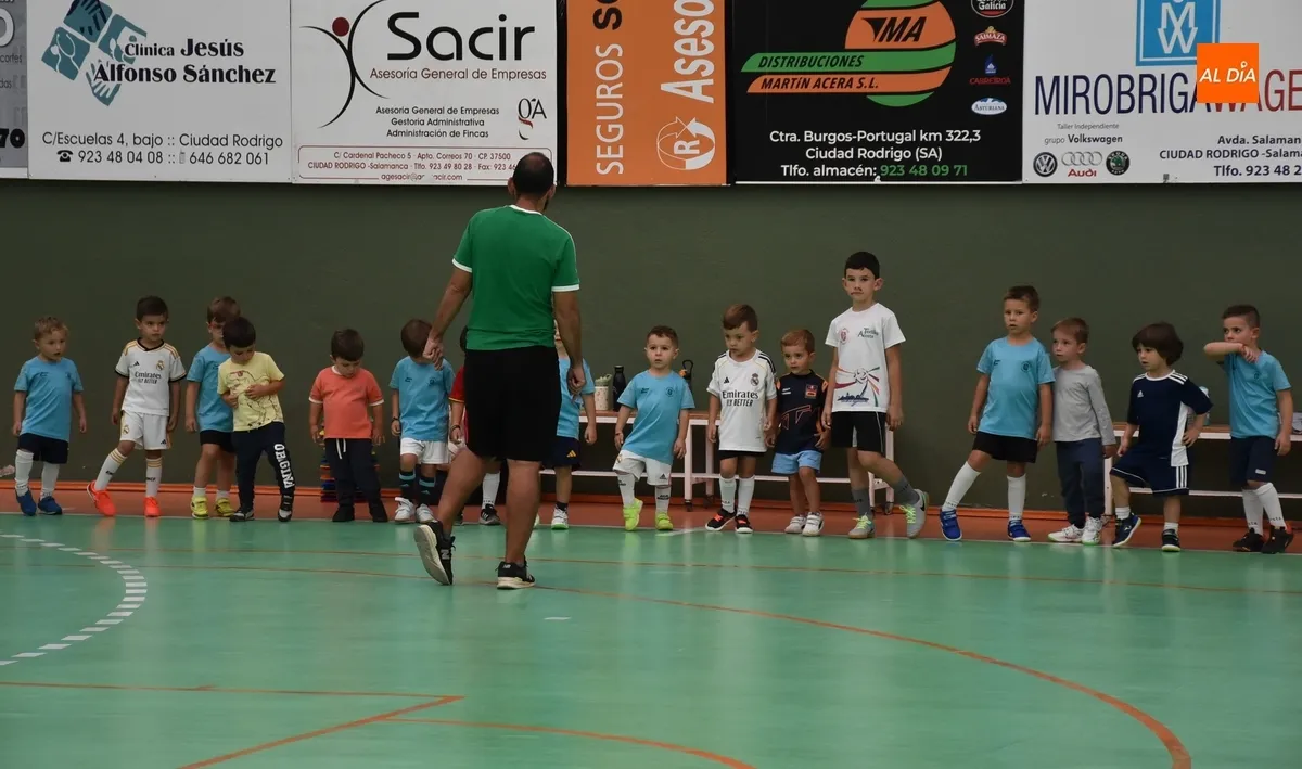 Foto 5 - El III Columnas abre una temporada m&aacute;s su Escuela de F&uacute;tbol Sala