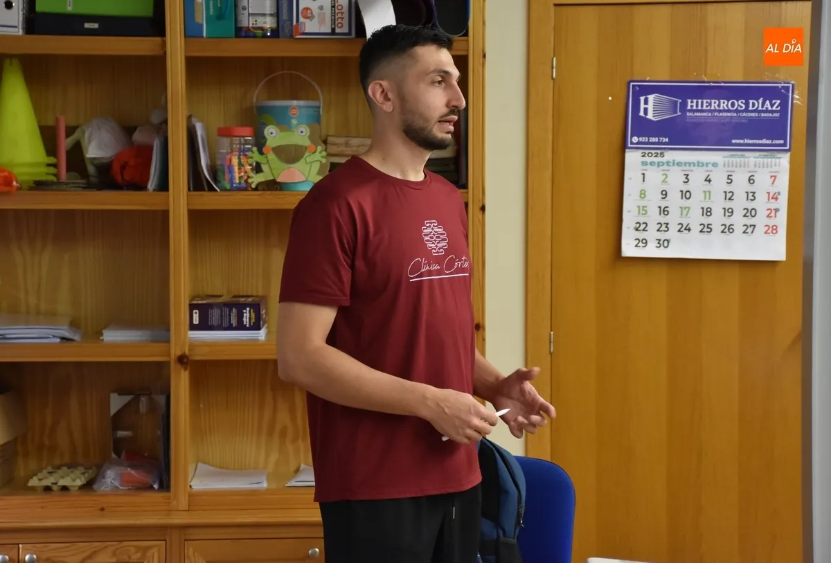 Foto 2 - AFAD recibe a Mario Send&iacute;n para ofrecer una charla sobre el cambio de conducta