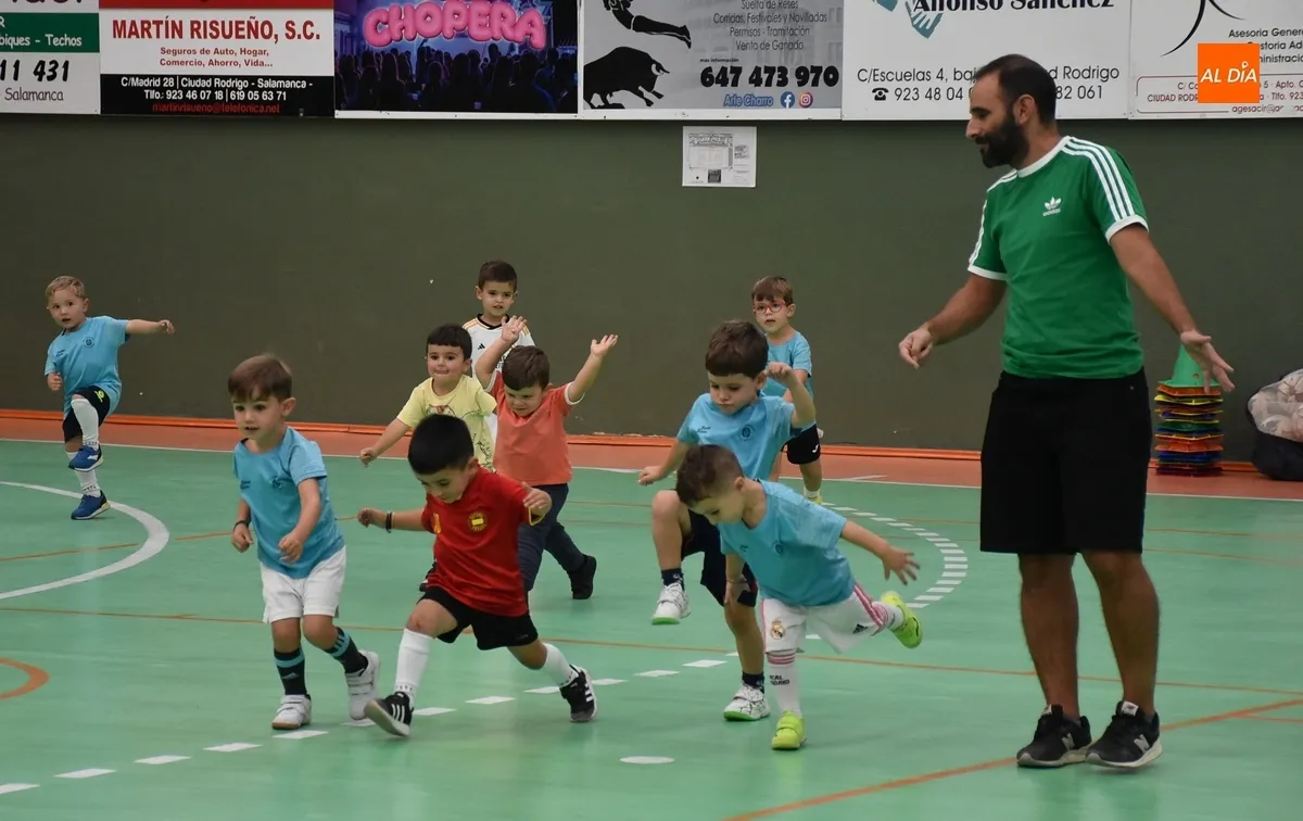 Foto 6 - El III Columnas abre una temporada m&aacute;s su Escuela de F&uacute;tbol Sala