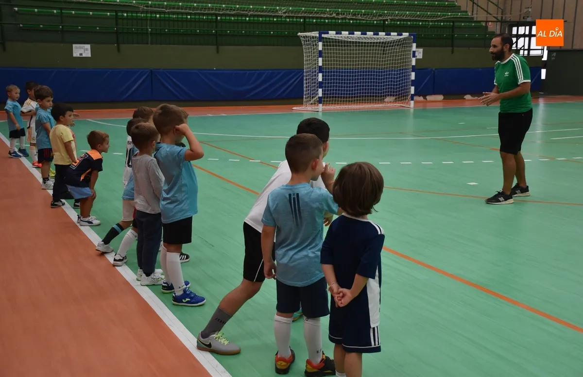 Foto 8 - El III Columnas abre una temporada m&aacute;s su Escuela de F&uacute;tbol Sala