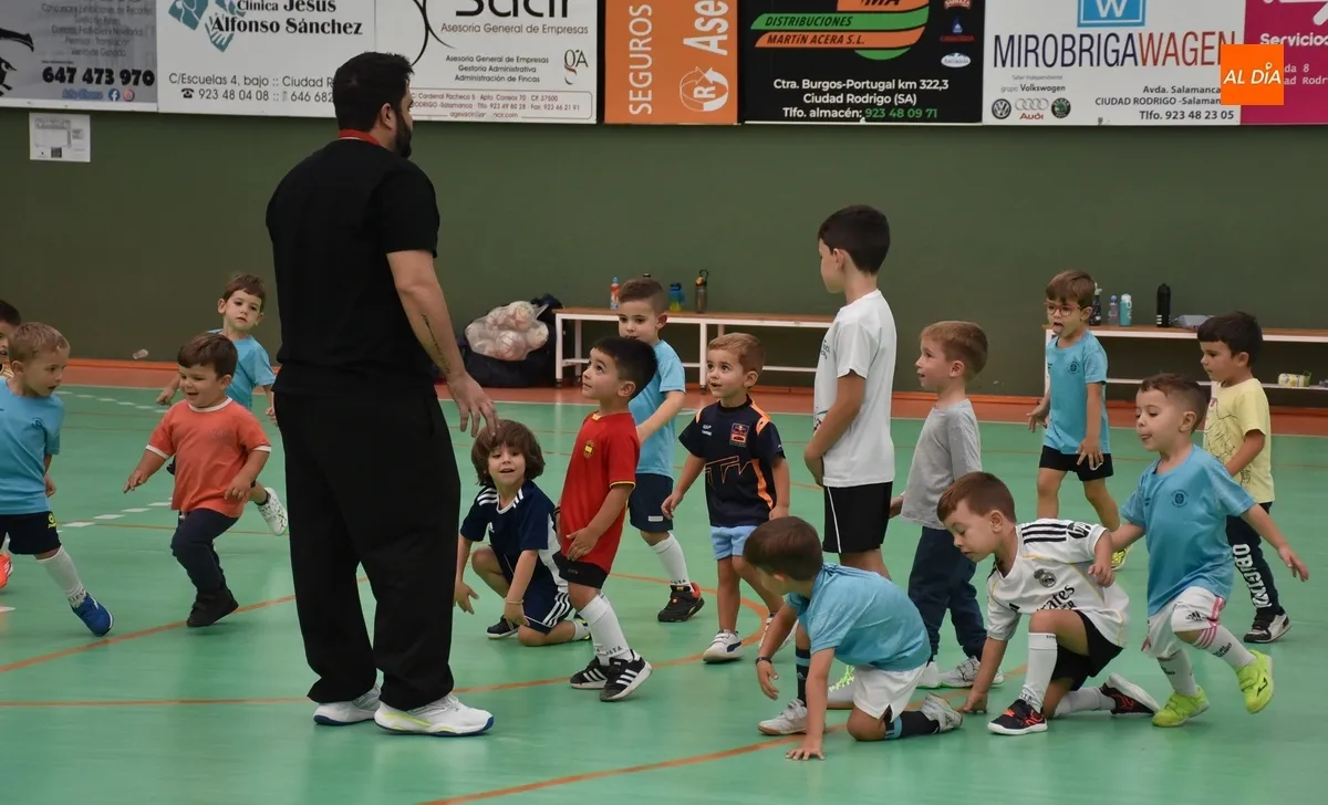 Foto 9 - El III Columnas abre una temporada m&aacute;s su Escuela de F&uacute;tbol Sala