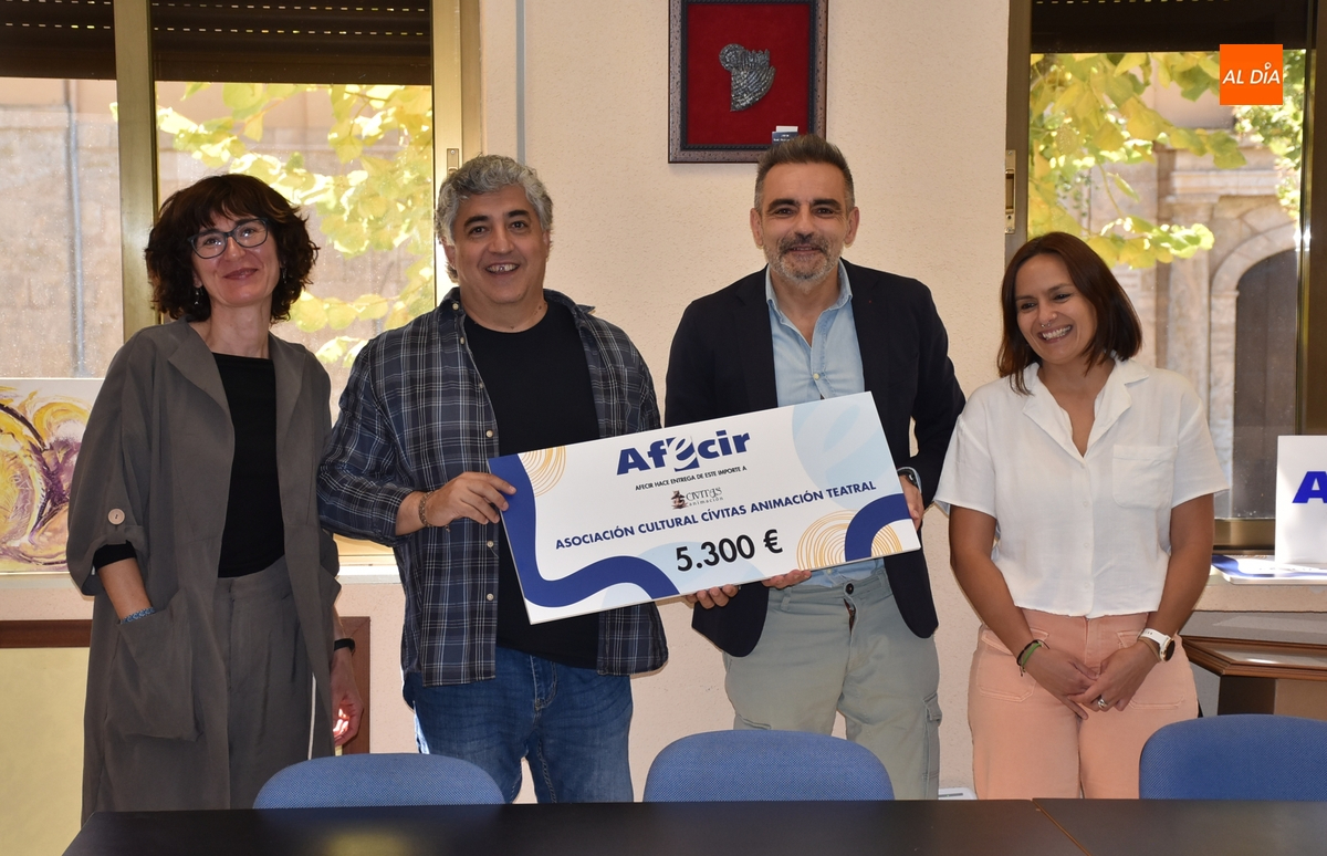 Afecir entrega a la Feria de Teatro 5.300€ procedentes de las aportaciones de 53 empresas