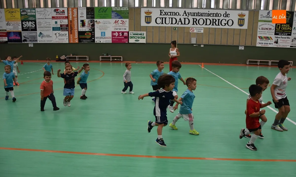 Foto 10 - El III Columnas abre una temporada m&aacute;s su Escuela de F&uacute;tbol Sala