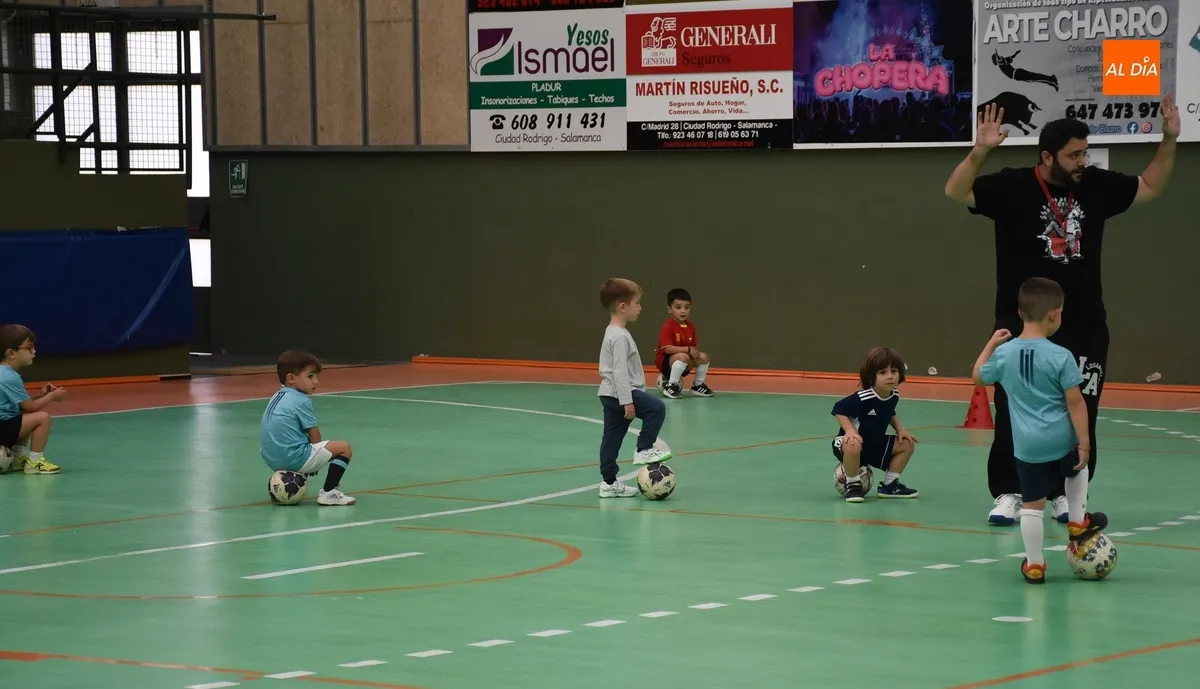 Foto 11 - El III Columnas abre una temporada m&aacute;s su Escuela de F&uacute;tbol Sala