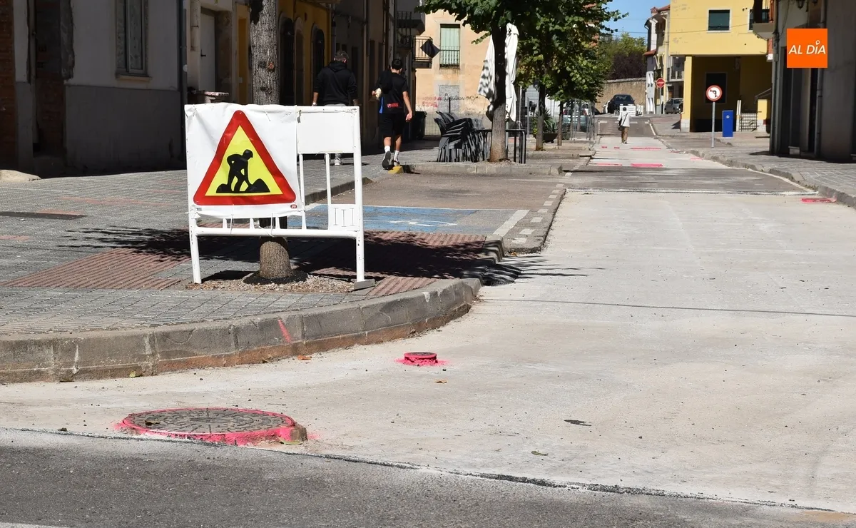 Foto 2 - Reabierta al tr&aacute;fico, con &lsquo;obst&aacute;culos&rsquo;, la calle C&aacute;rcabas