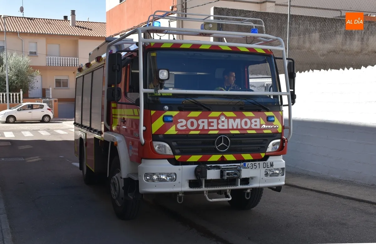 Foto 3 - Las avispas provocan la visita de los Bomberos a Misioneras en el primer d&iacute;a de clase
