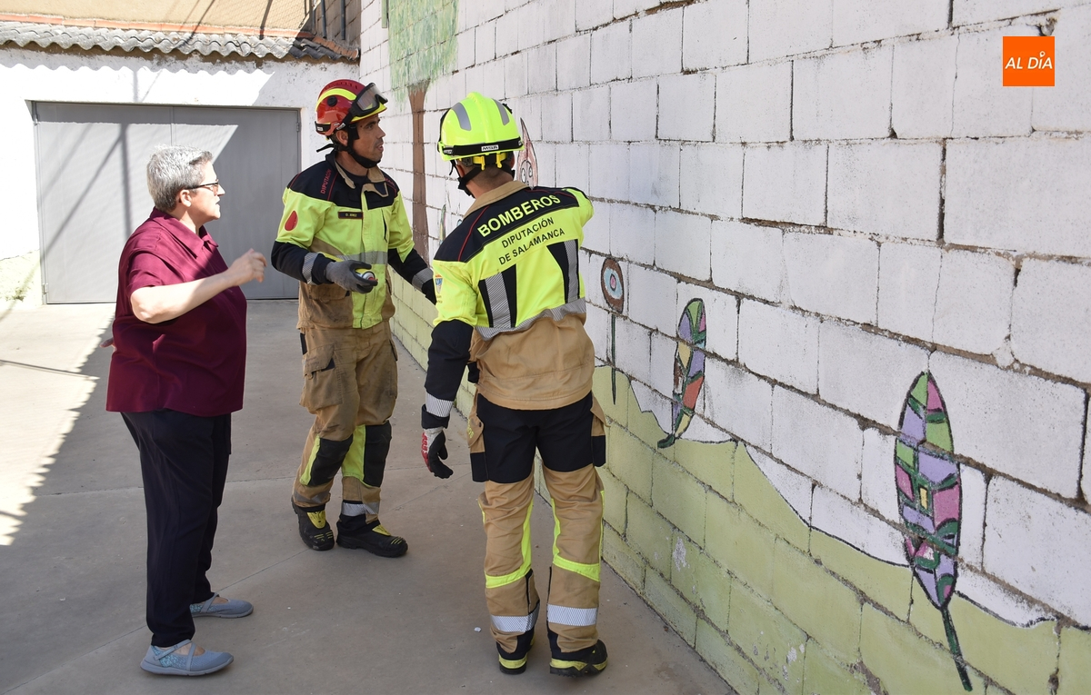 Las avispas provocan la visita de los Bomberos a Misioneras en el primer día de clase
