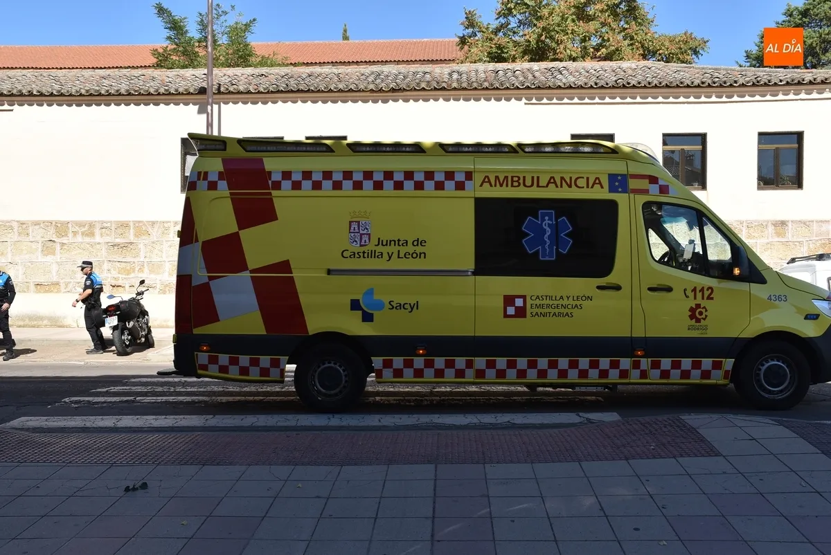 Foto 2 - Un motorista resulta herido tras golpearle una furgoneta en la Avenida de Salamanca